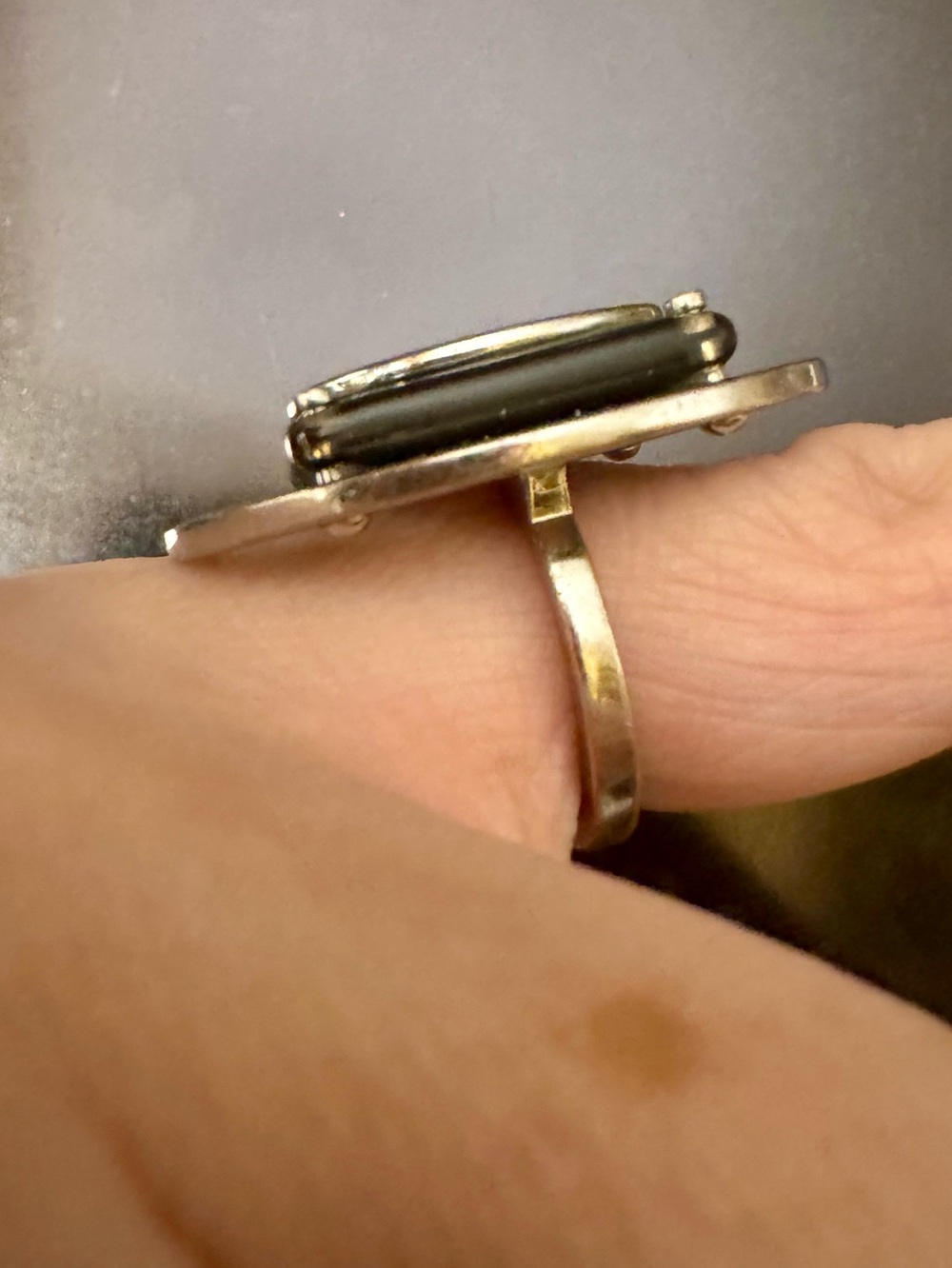 Coach Silver O and Tortoise Shell Resin Ring - Picture 4 of 11